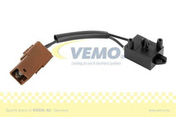 Выключатель, привод сцепления (управление двигателем) VEMO V42-73-0010